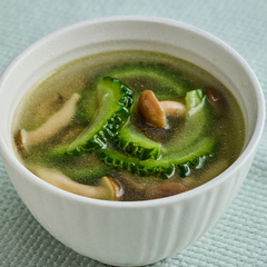 ゴーヤーとしめじの中華スープ