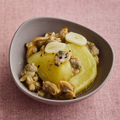 あさりとじゃがいものオイル蒸し