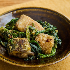 さば缶とほうれん草のごま炒め