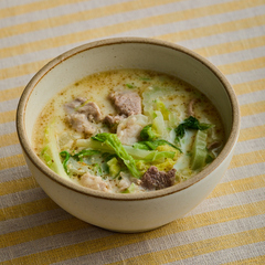 豚肉と白菜のごま豆乳スープ