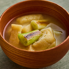 焼きねぎと油揚げのみそ汁