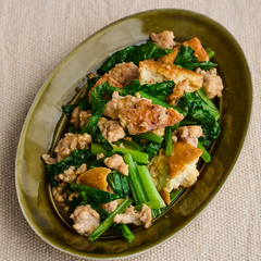 厚揚げと小松菜の甘辛そぼろ炒め
