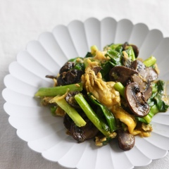 マッシュルームとにらと卵の炒め