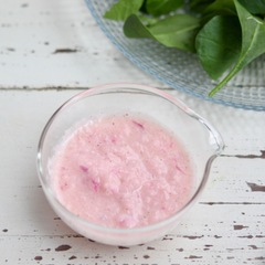 紫玉ねぎでピンクのドレッシング