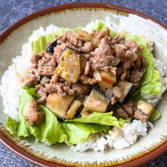 なすと豚ひき肉のうま味噌どんぶり