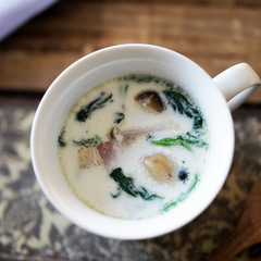 ほうれん草と豆ときのこのスープ