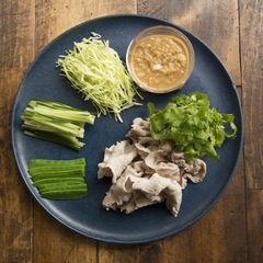 特製ごまだれの冷しゃぶサラダ