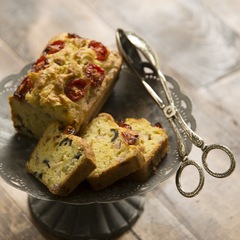 オリーブとミニトマトのケークサレ