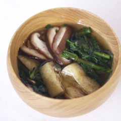 春菊・油揚げ・椎茸のすまし汁