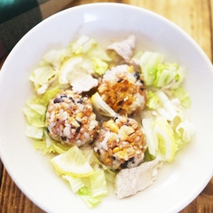 蒸し雑穀のレモンレタススープ