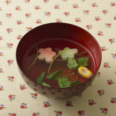 三つ葉とお麩のお吸い物