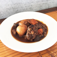 圧力鍋で 新じゃがと牛すね肉のあっさり赤ワイン煮