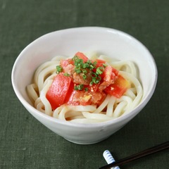 時短 冷やし中華風 潰し梅トマトうどん