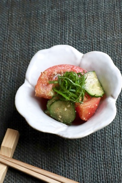 トマトとキュウリの青じそ 胡麻サラダ