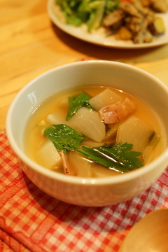 かぶとセロリとコンソメスープ