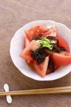 簡単 トマトのもずくがけ