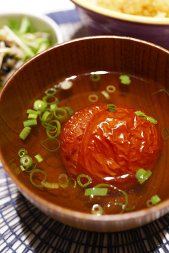 焼きトマトのだし汁仕立て