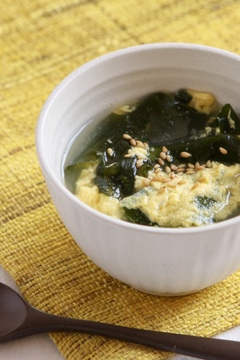 卵とわかめの中華スープ