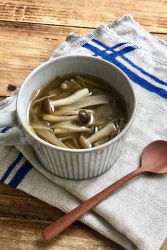 ごぼうときのこの快腸コンソメスープ