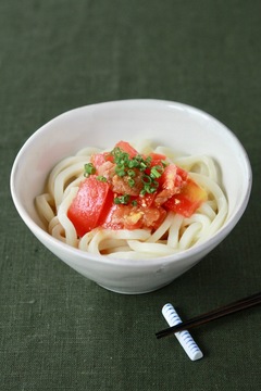 時短 冷やし中華風 潰し梅トマトうどん