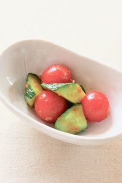 簡単 美味しい きゅうりとトマトのサラダ