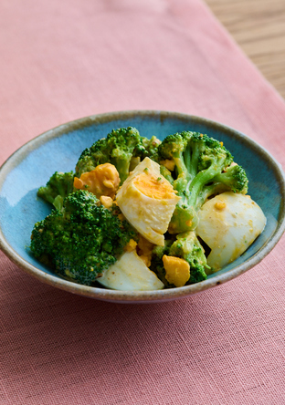 ブロッコリーと卵のごまマヨあえ