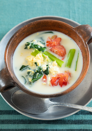 小松菜と卵の豆乳スープ