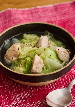 たっぷりキャベツと鶏肉のうま塩スープ