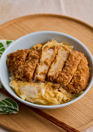 惣菜のとんかつで卵とじ丼