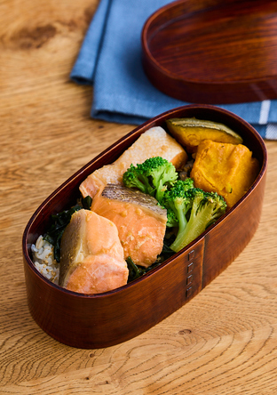 レンジで４分 鮭のしょうが蒸し弁当