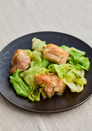 鶏肉とキャベツのバターしょうゆ炒め