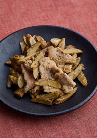 ごぼうと豚肉のごまみそ炒め