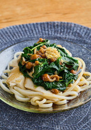 豆腐とモロヘイヤの冷やしうどん