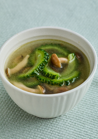 ゴーヤーとしめじの中華スープ