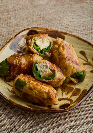 厚揚げとピーマンの肉巻き