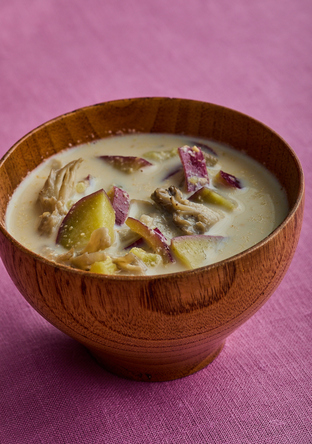 きのことさつまいもの豆乳みそ汁