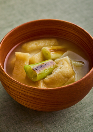 焼きねぎと油揚げのみそ汁