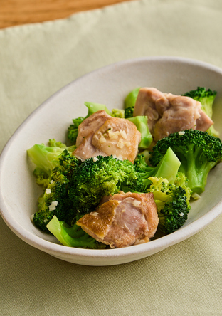鶏肉とブロッコリーの塩蒸し煮