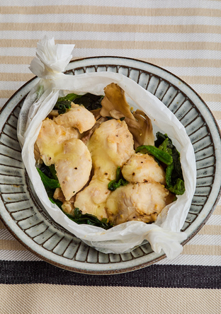 鶏ささ身とまいたけのみそチーズ蒸し