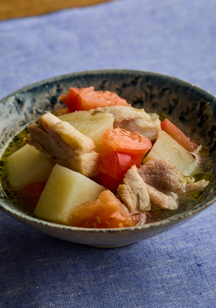 鶏肉とトマトの塩煮込み