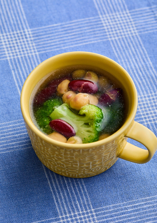 豆とブロッコリーのコンソメスープ