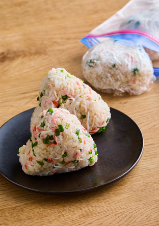 冷凍できる かにかまの中華風おにぎり
