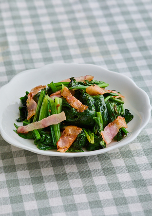 ほうれん草とベーコンのバター炒め