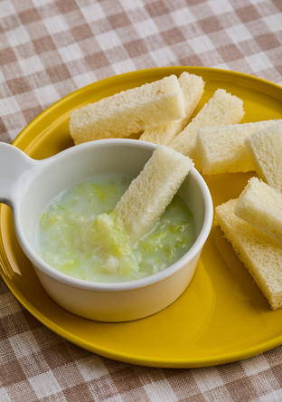 【離乳食・後期】白菜のクリーム煮ひたパン