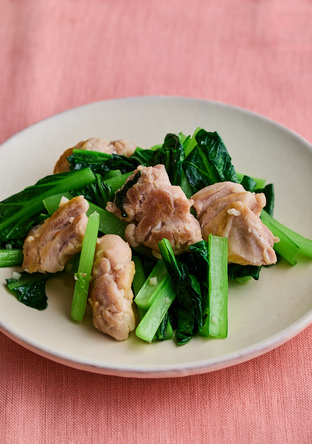 鶏肉と小松菜の塩にんにく炒め