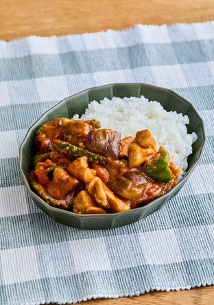 夏野菜とチキンのトマトカレー