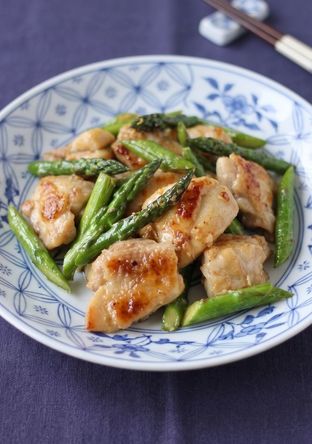 塩麹鶏とアスパラの焦がし醤油炒め