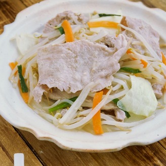 豚肉とカット野菜で中華風フライパン蒸し