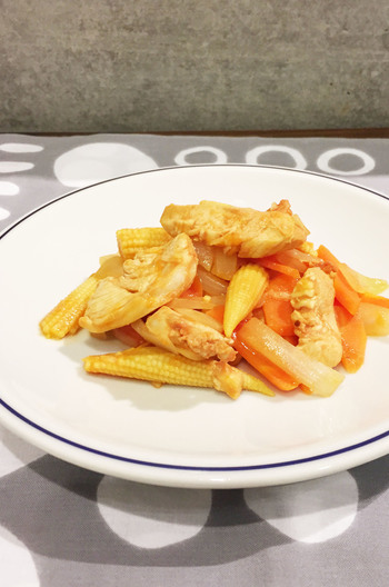 鶏胸肉とベビーコーンのケチャップ炒め