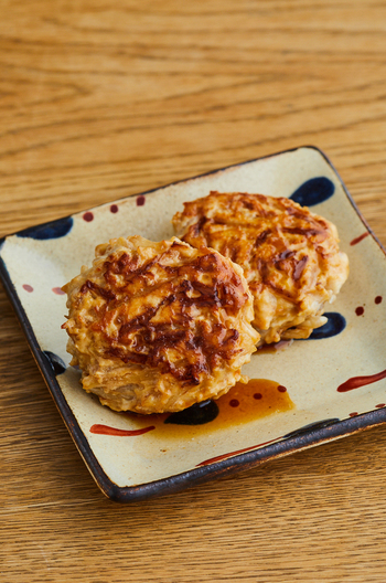 鶏ひき肉ともやしの照り焼きハンバーグ